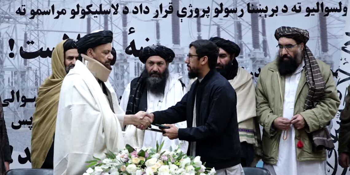 قوش‌ تپې او درزاب ولسوالیو ته د برېښنا رسولو چارې پیل شوې