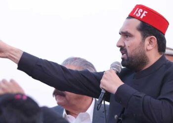 افریدی: د پاکستان پوځ او حکومتونه له دوو لسيزو راهیسې د پښتنو په وژلو بوخت دي