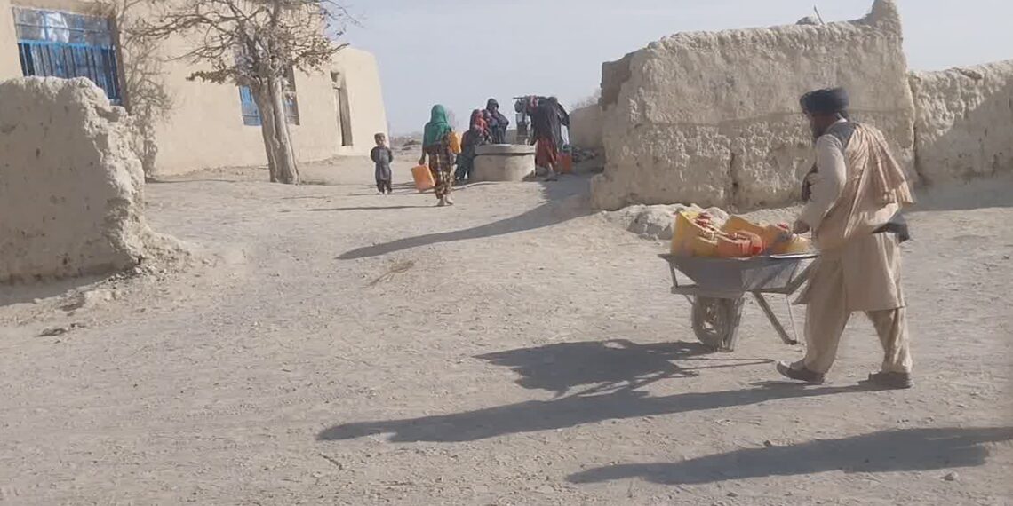 د غزني لرې پرتو سیمو خلک د څښاک اوبو ته لاسرسی نه لري