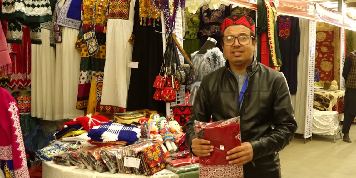 کابل کې د صنعت او کولتور په نوم د کورنیو تولیداتو درې ورځینی نندارتون پيل شو