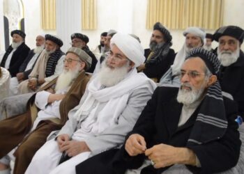 دیني علماوو، سیاستوالو او قومي مشرانو هرات کې د امنیتي ځواکونو او هېواد د دفاع ننګه وکړه