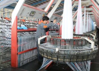 مشابه وارداتو په هرات کې د پلاسټیکي بوجیو او تارو تولید ټکنی کړی