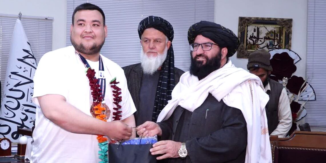 د رستمي غېږنیونکو او وزن پورته کوونکو لوبغاړو بریاوې وستایل شوې