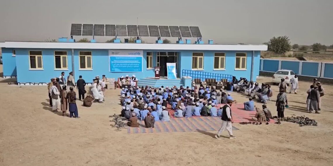 پوهنې وزارت: تېرو ۴ کالو کې ښوونځیو او مدرسو ته له ۱۳۰۰ زیاتې ودانۍ جوړې شوې دي