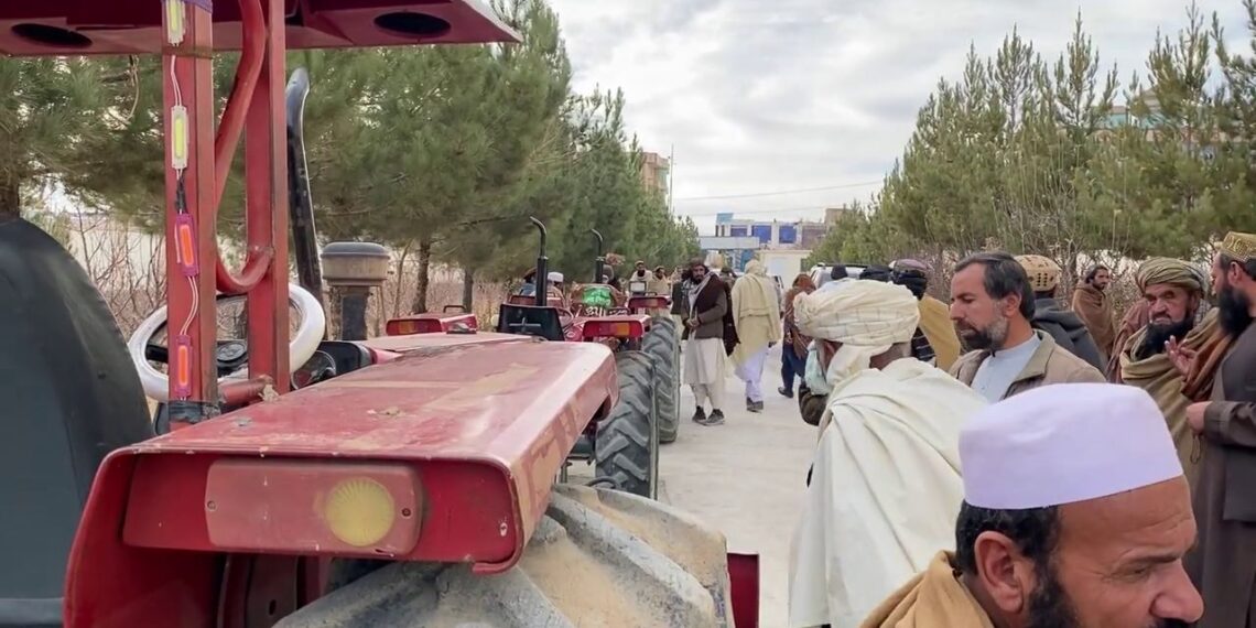 پکتیا کې پر بزګرانو د ټراکټور په ګډون، کرنیز وسایل ووېشل شول