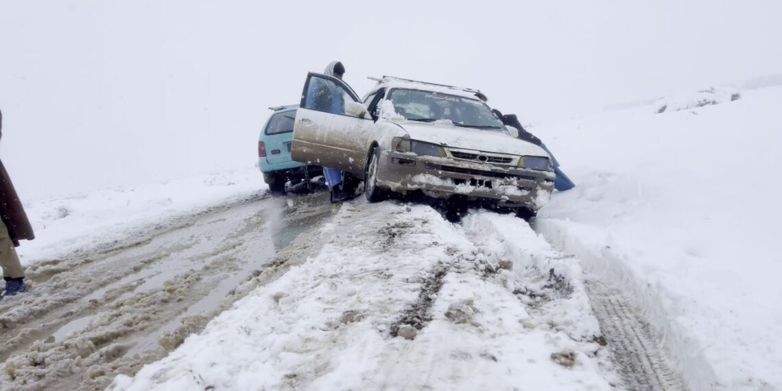 د بلخ چهاربولک ولسوالۍ خلک: له مزارشریف سره نښلېدونکې لاره دې ژر جوړه شي