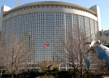 بېجینګ د کابل او اسلام اباد ترمنځ د کړکېچ هوارولو ته چمتووالی ښودلی