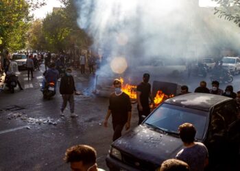 د ایران له وضعیت اندېښنې: ادامه یې د افغانستان پر سوداګرۍ او کډوالو منفي اغېز کولی شي