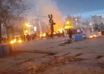 ایران کې د لاریونونو په دوام، له سلو زیات لاریون کوونکي وژل شوي