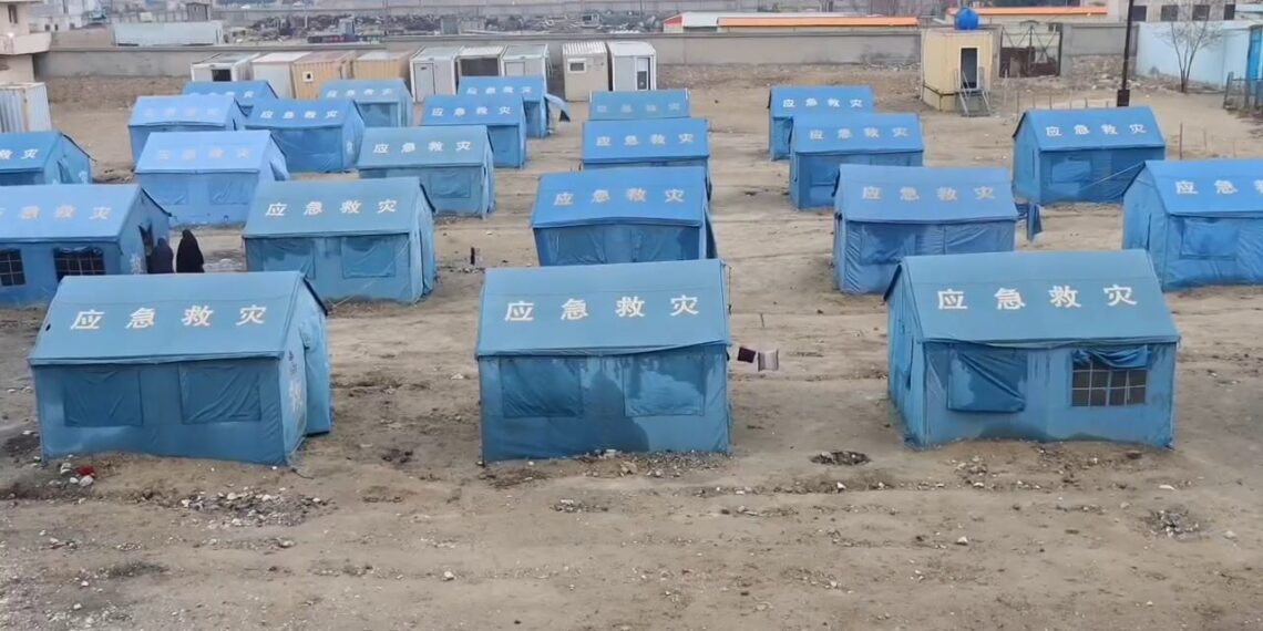 بلخ کې ۳۰۰ راستنو شویو کډوالو کورنیو ته ځمکې وېشل شوې دي