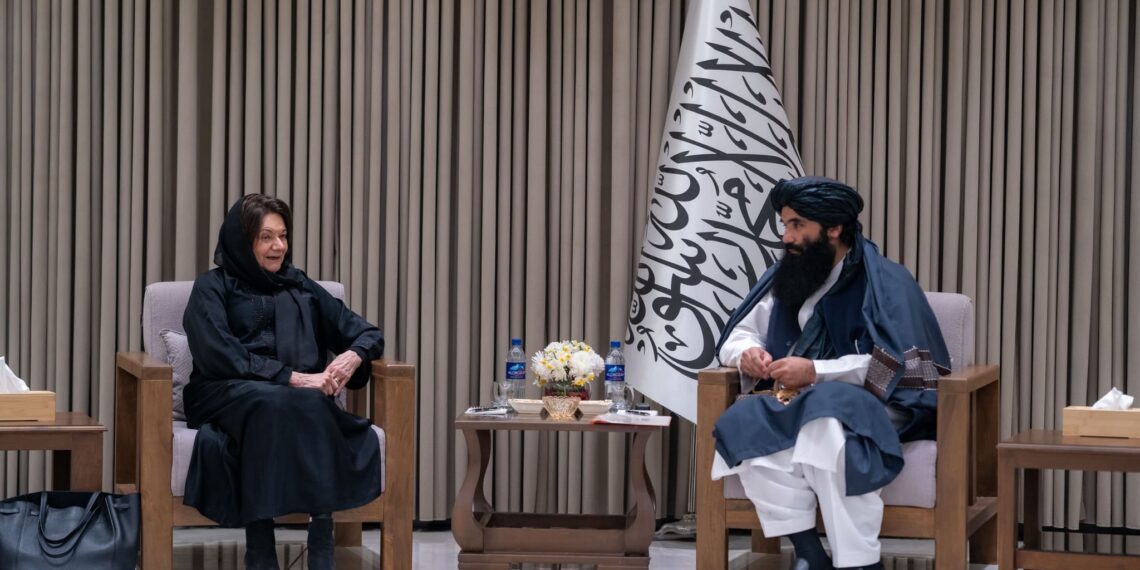 حقاني او ډيکارلو د افغانستان او نړیوالې ټولنې ترمنځ پر تعامل خبرې کړې