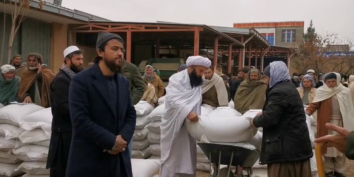 سمنګان کې راستنو شویو کډوالو ته د نغدي او خوراکي مرستو وېش پیل شو