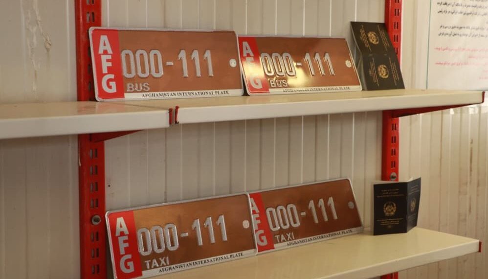 هرات کې موټرو ته د نړیوالو نمبرپلېټونو وېش پیل شو