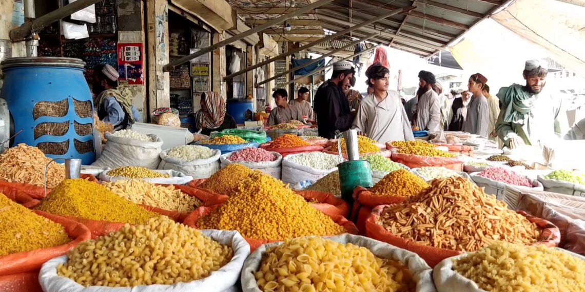 د هلمند خلک: د خوراکي توکو لوړې بیې نور د زغملو نه دي