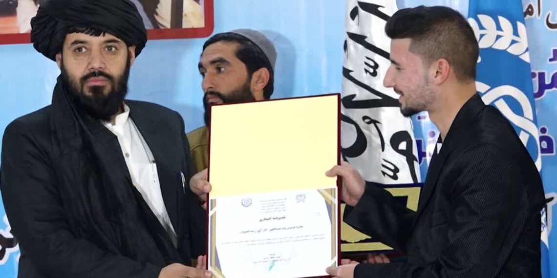 کار وزارت: حکومت هڅه کوي خلکو ته کاري فرصتونه او د فني زده کړو زمینې برابرې کړي