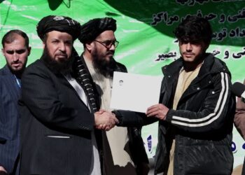 کابل کې سلګونه کسان له فني او حرفوي زده کړو فارغ شول