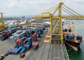 پاکستان: افغان سوداګر کولی شي پاکستاني بندرونو کې بند پاتې توکي ولېږدوي