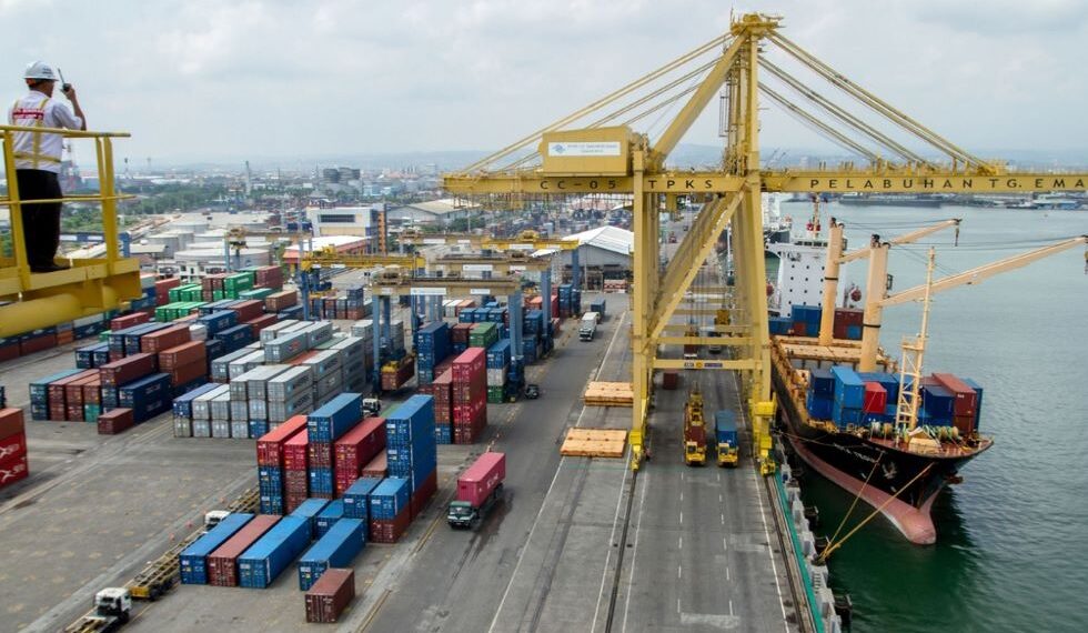 پاکستان: افغان سوداګر کولی شي پاکستاني بندرونو کې بند پاتې توکي ولېږدوي