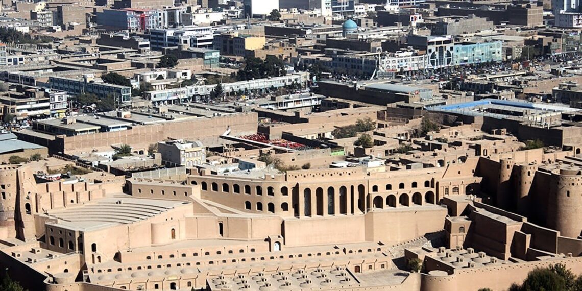 د هرات زوړ ښار د عصري ودانیو له یرغل سره مخ دی، چارواکي یې د ژغورلو ډاډ ورکوي