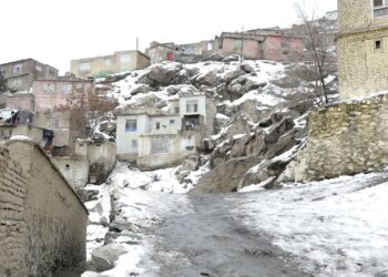 د کابل ښار اسمايي غره اوسېدونکي د ژوند له سختیو شکایت کوي