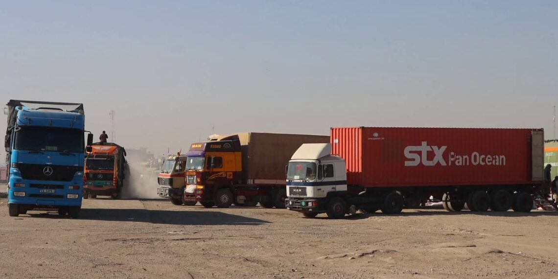 سوداګر او موټر چلوونکي د حیرتان بندر د سړکونو جوړېدو غوښتنه کوي