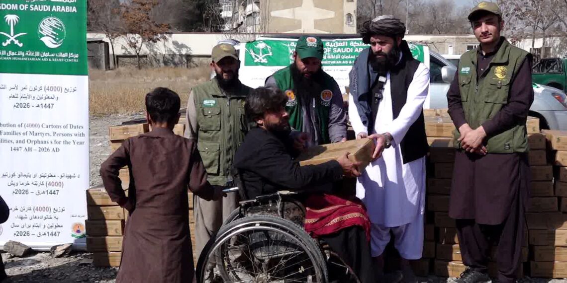 کابل کې بېوزله کورنیو ته د خرما وېشلو لړۍ پیل شوه