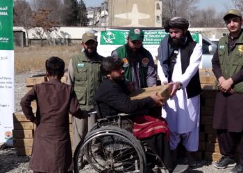 کابل کې بېوزله کورنیو ته د خرما وېشلو لړۍ پیل شوه