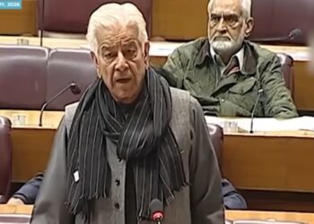 خلیلزاد: پاکستان په افغان جګړه کې له امریکا سره دوه مخی چلن کاوه