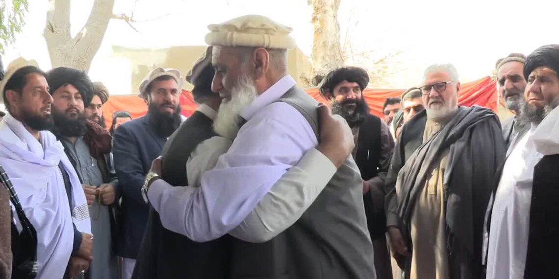 د قومي مشر فضل الکریم فضل په منځګړیتوب د دوو کورنیو دښمني په دوستۍ بدله شوه