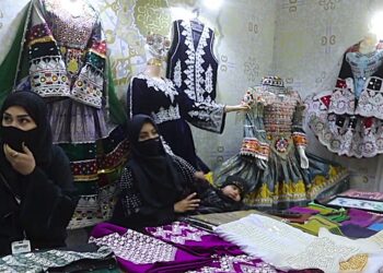 هرات کې د ایران کونسلګرۍ د ښځو لاسي صنایعو او هنري اثارو نندارتون پرانست