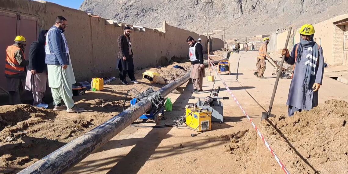 کندهار کې ۸۵۰ کورنیو ته د پاکو اوبو رسولو دوې پروژې پيل شوې