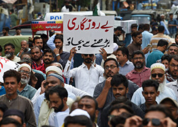 مولانا فضل الرحمن وايي، پاکستان اوس مهال له پېچلو سیمهيیزو او نړیوالو ننګونو سره مخ دی