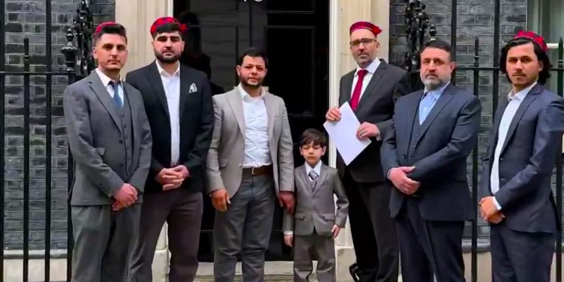 پي‌ټي‌اېم پر افغانانو د پاکستان بريدونو مخنيوي لپاره د بریټانیا حکومت ته غوښتنې وړاندې کړې