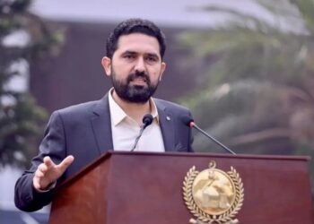 افریدی: د پاکستان پوځ د پښتنو او بلوڅانو وینه د اوبو په څېر بهولې ده