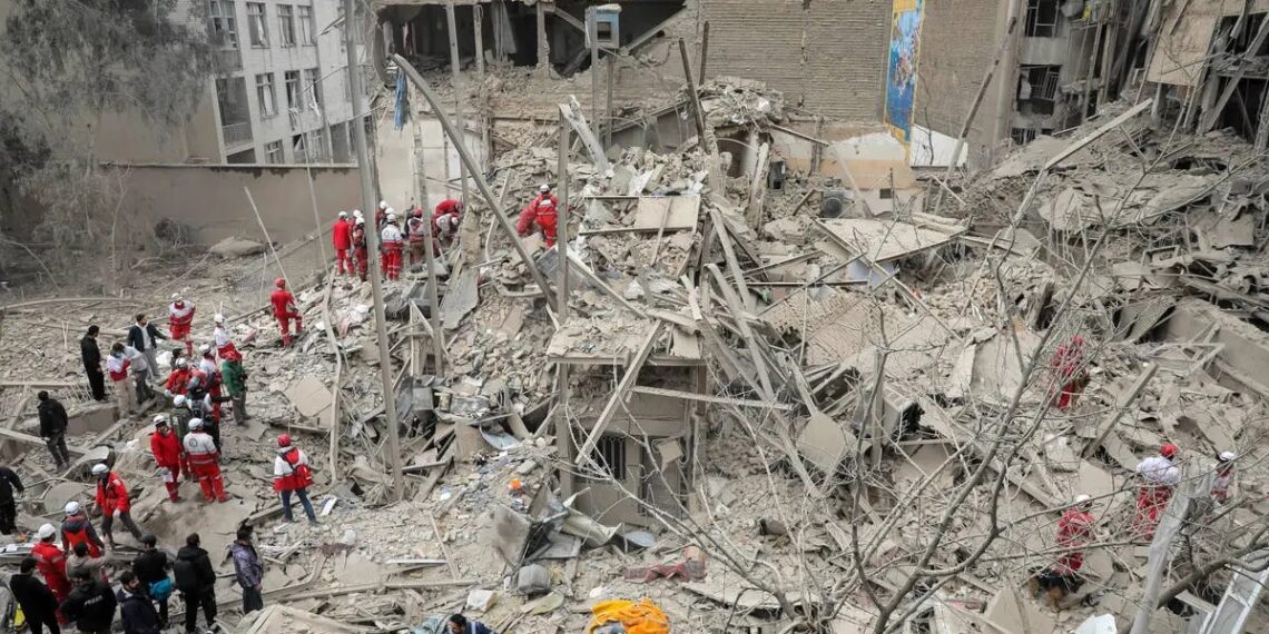 ایران: د امریکا او اسراییلو بریدونو کې د یوې افغانې کورنۍ شپږ غړي شهیدان شوي