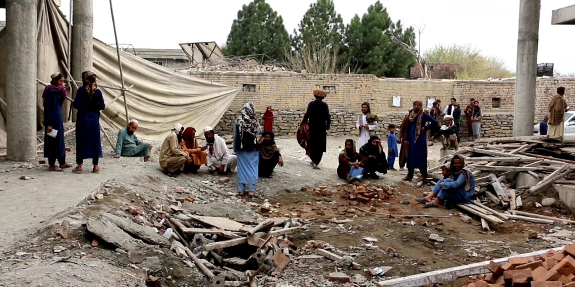 پر فرضي کرښه د جګړو له امله بې ځایه شوې کورنۍ له ګڼو ستونزو سره مخ دي