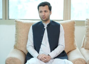 خوشحال خان کاکړ د پاکستان پارلمان ته: افغانستان سره اړيکې بايد د برابرۍ  پر بنسټ وي