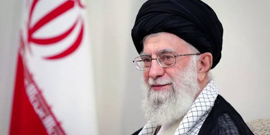 د ایران مذهبي مشر سیدعلي خامنه يي د امریکا او اسراییلو په بریدونو کې ژوند بایلود