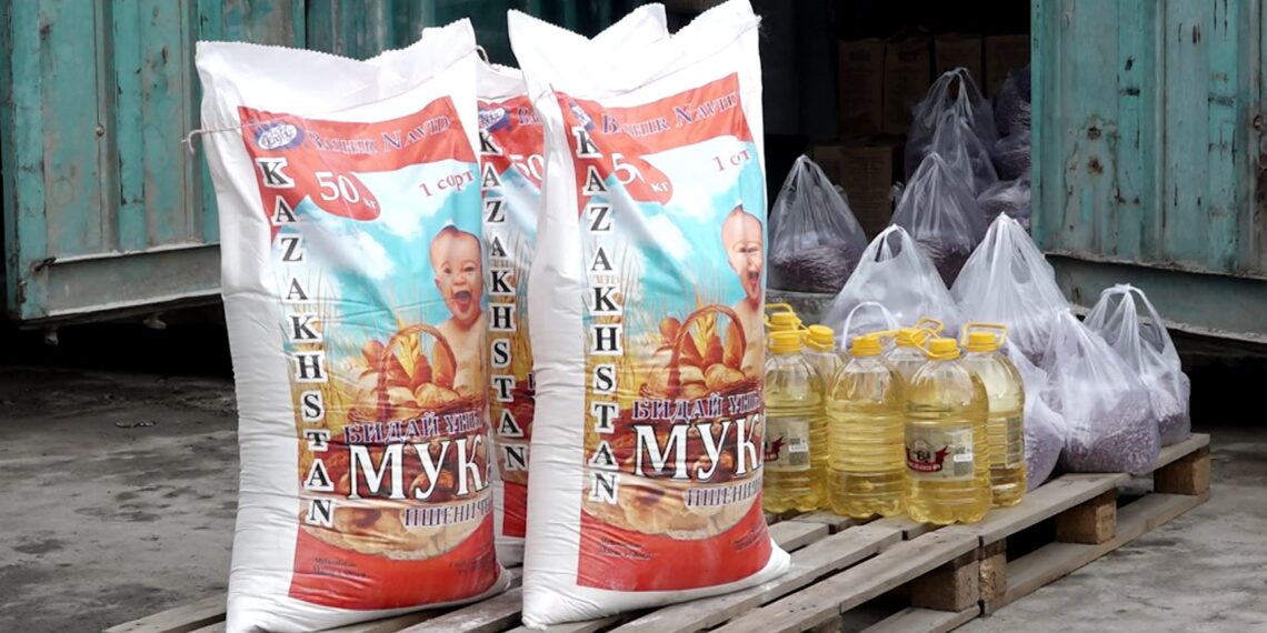 سوداګرۍ او پانګونې خونې بېوزلانو ته د خوراکي توکو وېش پیل کړ