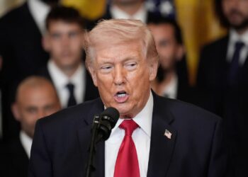 ټرمپ: ایران باید له قید او شرط پرته تسلیم شي، کنه بریدونه به روان وي