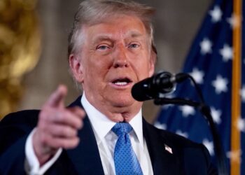 د امریکا ولسمشر: که ایران سره خبرې بریالۍ نه شي، د انرژۍ تاسیسات یې له منځه وړم