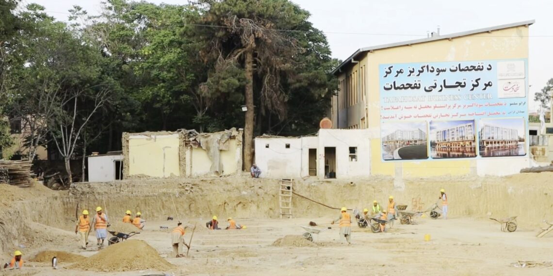 مزارشریف کې د تفحصات سوداګریز مارکېټ په ۱۶۵ افغانیو جوړېږي