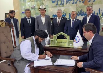 کانونو وزارت کندز کې د سرو زور استخراج تړون لاسلیک کړ