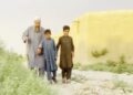 بلخ کې د یوې معلولې کورنۍ غړي د مرستې غوښتنه کوي