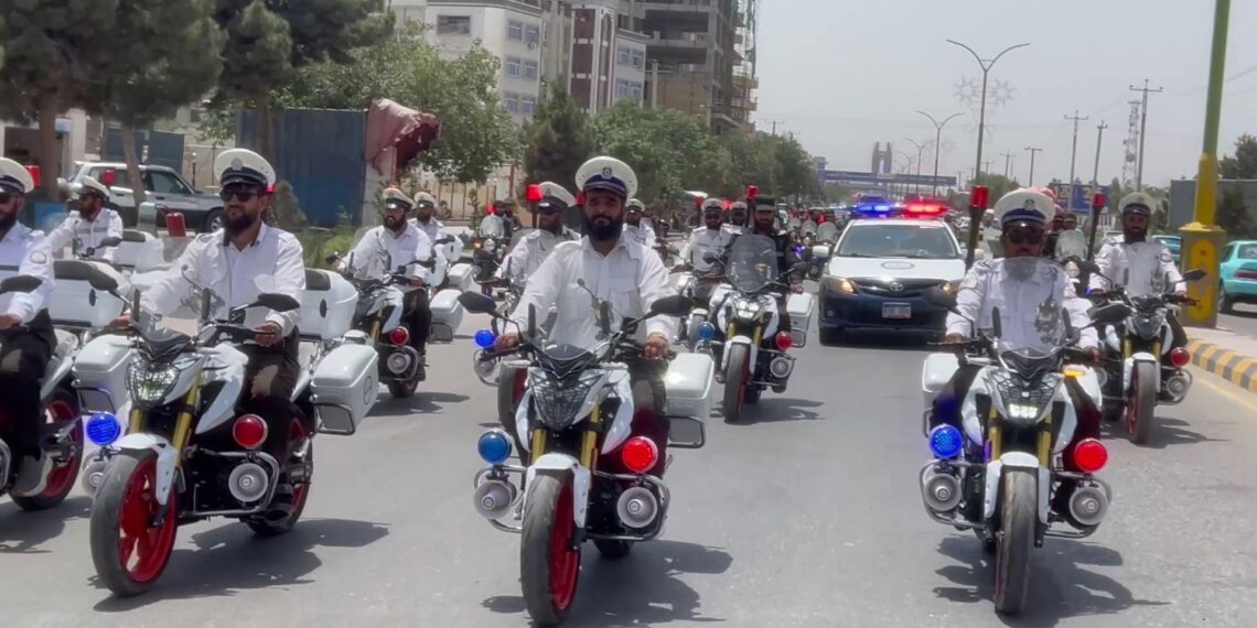 د بلخ پولیسو او ټرافیکو ته نوي موټرسایکلونه ووېشل شول