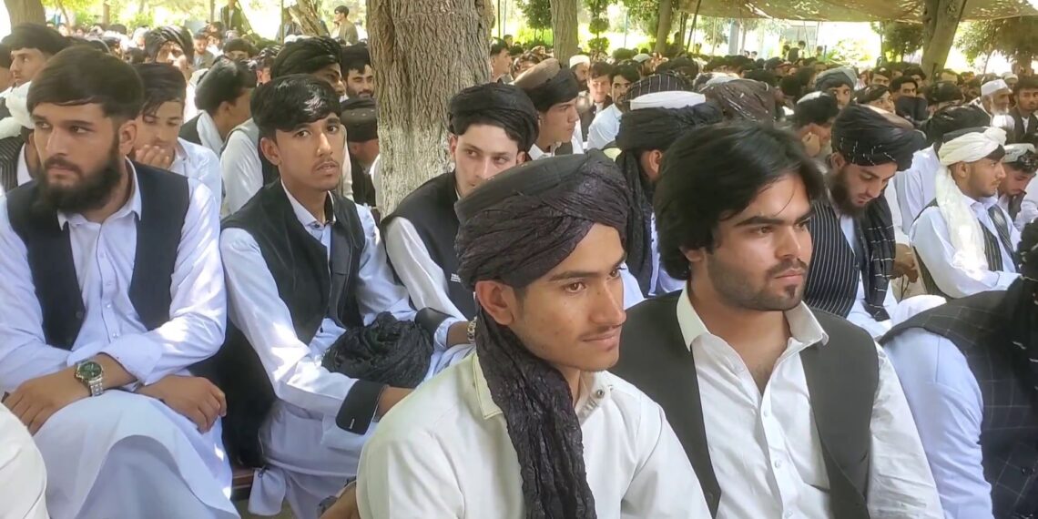 ننګرهار: له ښوونځیو تازه فارغ شوي زده کوونکي د لوړو زده کړو لا زیات فرصتونه غواړي