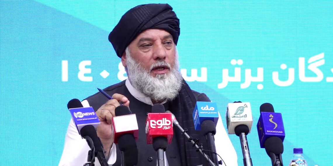 عزیزي: دا مهال هېواد کې له ۶ زرو ډېرې تولیدي فابریکې فعالیت لري