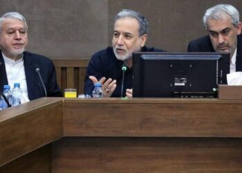 عراقچي: ایران افغان وګړو ته د وېزو په ورکړه کې خنډونه نه رامنځته کوي