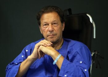 د عمران خان کورنۍ د پاکستان پوځي حکومت پر دېکتاتورانه پالیسیو اعتراض کړی