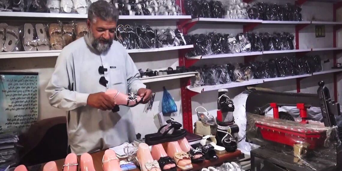 هرات کې د څپلیو تولیدوونکي د بهرنیو توکو له وارداتو شکایت کوي